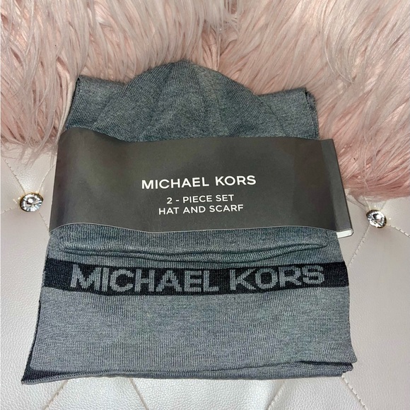 Michael Kors Side Stripe Knit Hat & Scarf Set Ash Gray & Black O/S - Picture 6 of 12